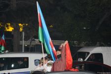 Жители Баку празднуют победу в войне за Карабах (ФОТО/ВИДЕО)