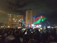Жители Баку празднуют победу в войне за Карабах (ФОТО/ВИДЕО)