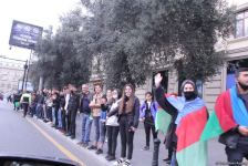 На улицах Баку массовое шествие в честь победы Азербайджана над Арменией (ВИДЕО, ФОТО)