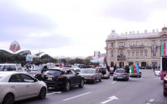 На улицах Баку массовое шествие в честь победы Азербайджана над Арменией (ВИДЕО, ФОТО)