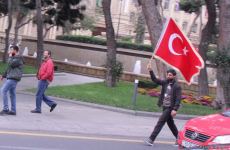 На улицах Баку массовое шествие в честь победы Азербайджана над Арменией (ВИДЕО, ФОТО)