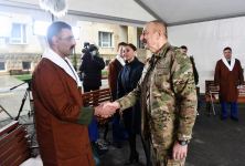 Президент Азербайджана Ильхам Алиев и Первая леди Мехрибан Алиева встретились с военнослужащими, проходящими лечение в Клиническом медцентре №1 (ФОТО)
