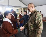 Президент Азербайджана Ильхам Алиев и Первая леди Мехрибан Алиева встретились с военнослужащими, проходящими лечение в Клиническом медцентре №1 (ФОТО)