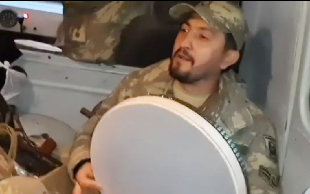 Азербайджанские солдаты не только отлично воюют, но и поют (ВИДЕО)