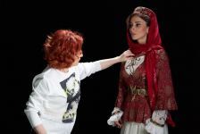 От Нью-Йорка до Баку - Удивительная красота и изящество цветка Xары бюльбюль в коллекциях азербайджанских дизайнеров (ФОТО)