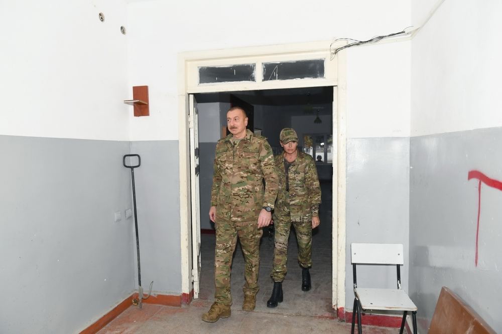 Президент Ильхам Алиев и Первая леди Мехрибан Алиева побывали в освобожденных от оккупации Физулинском и Джебраильском районах, в том числе в городах Физули и Джебраил (ОБНОВЛЕНО)