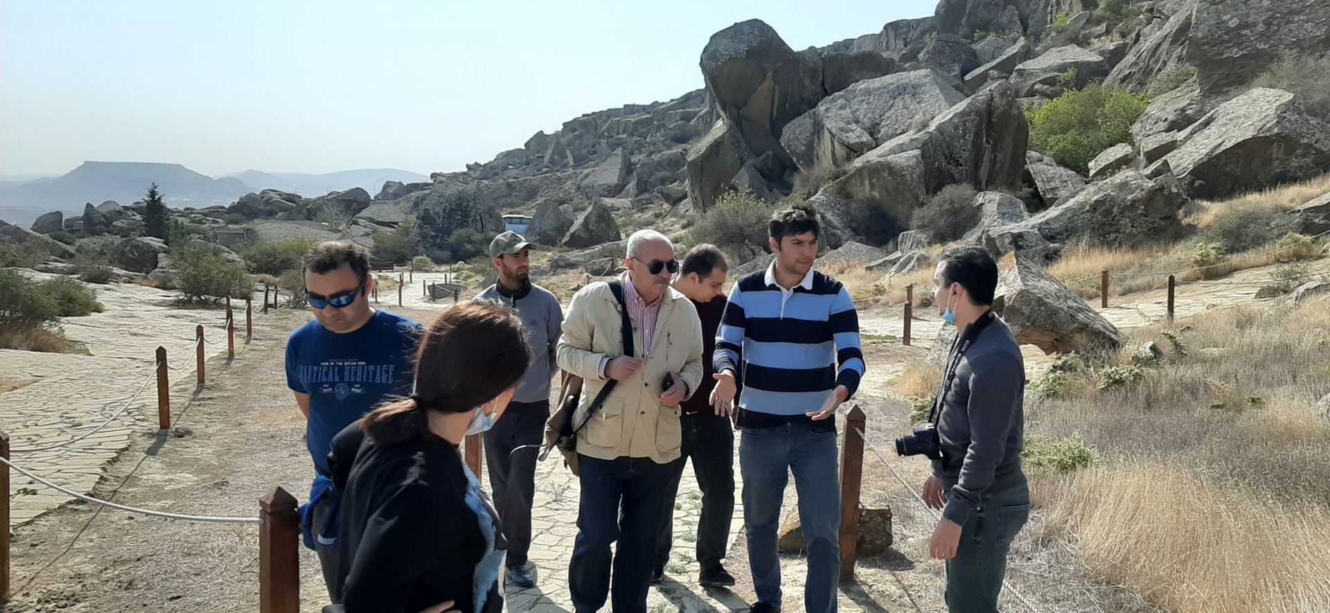 Образовательные приключения в Гобустане (ФОТО)