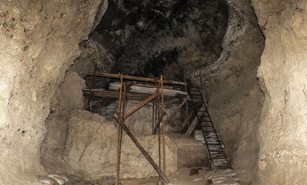 Флаг Азербайджана на входе в древнюю Азыхскую пещеру - факты из истории  (ВИДЕО,ФОТО)