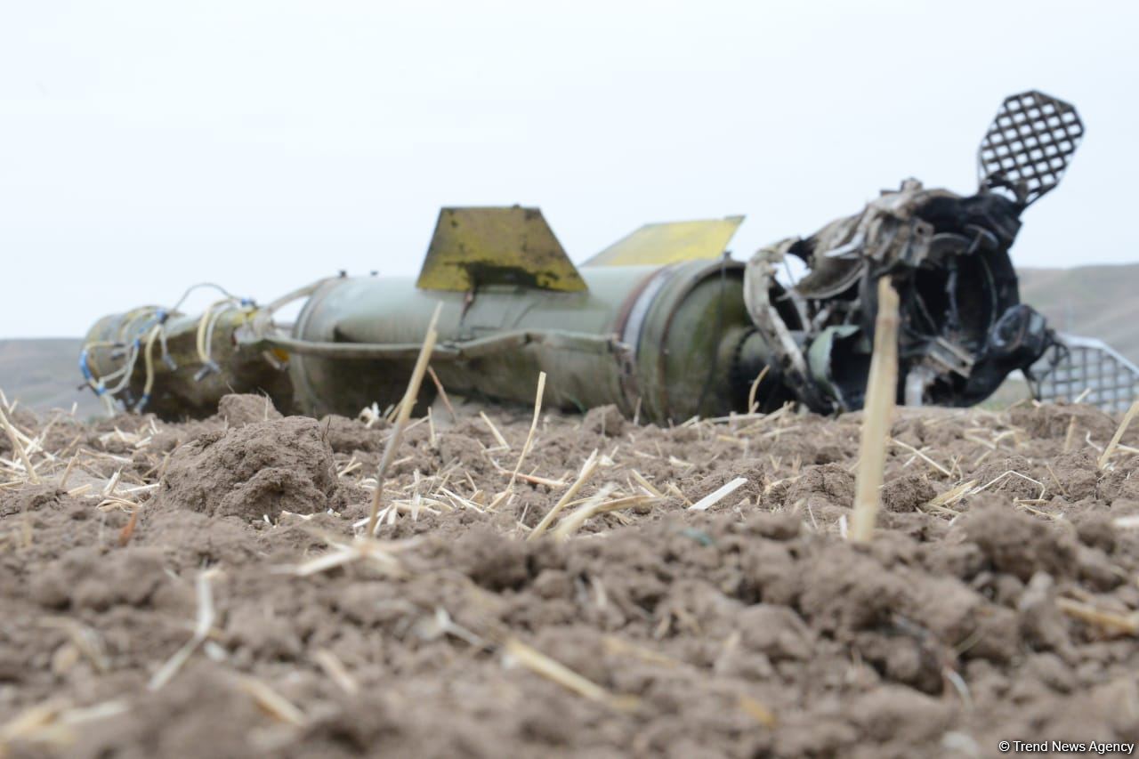 Ракета "Точка-У", выпущенная ВС Армении по Физулинскому району Азербайджана (ФОТО/ВИДЕО)