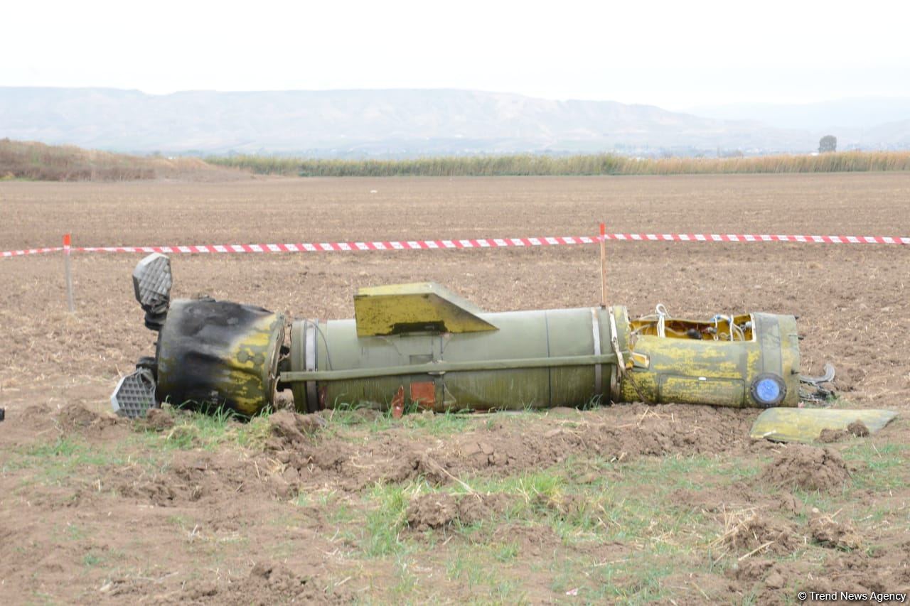 Ракета "Точка-У", выпущенная ВС Армении по Физулинскому району Азербайджана (ФОТО/ВИДЕО)