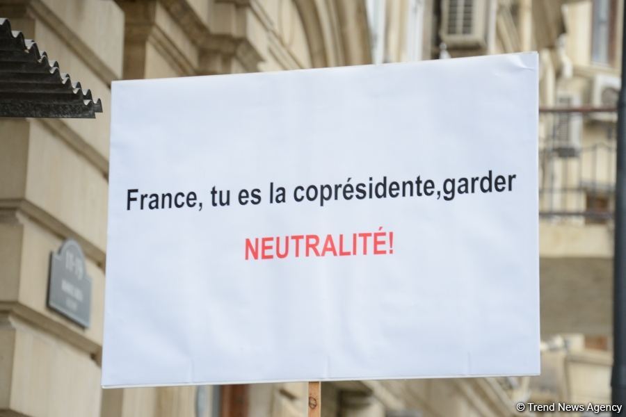 В Баку перед посольством Франции прошла акция протеста (ФОТО)