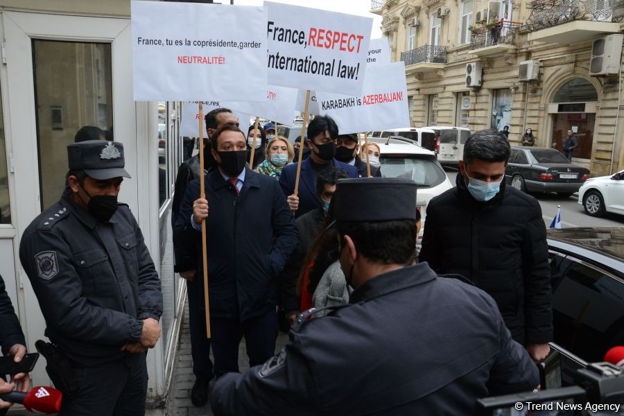 В Баку перед посольством Франции прошла акция протеста (ФОТО)