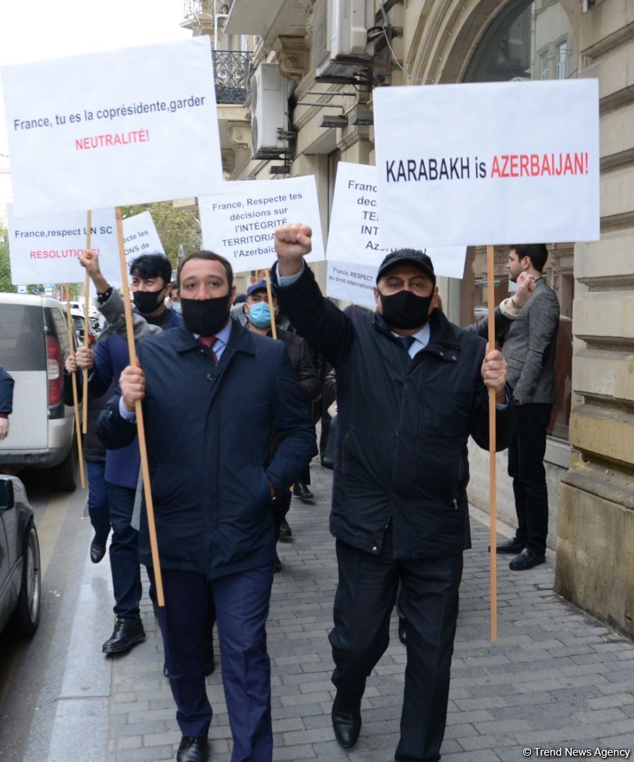В Баку перед посольством Франции прошла акция протеста (ФОТО)