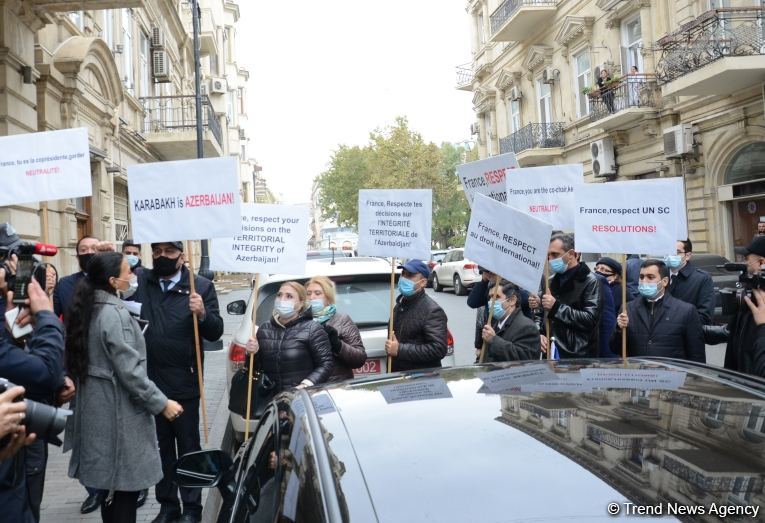 В Баку перед посольством Франции прошла акция протеста (ФОТО)