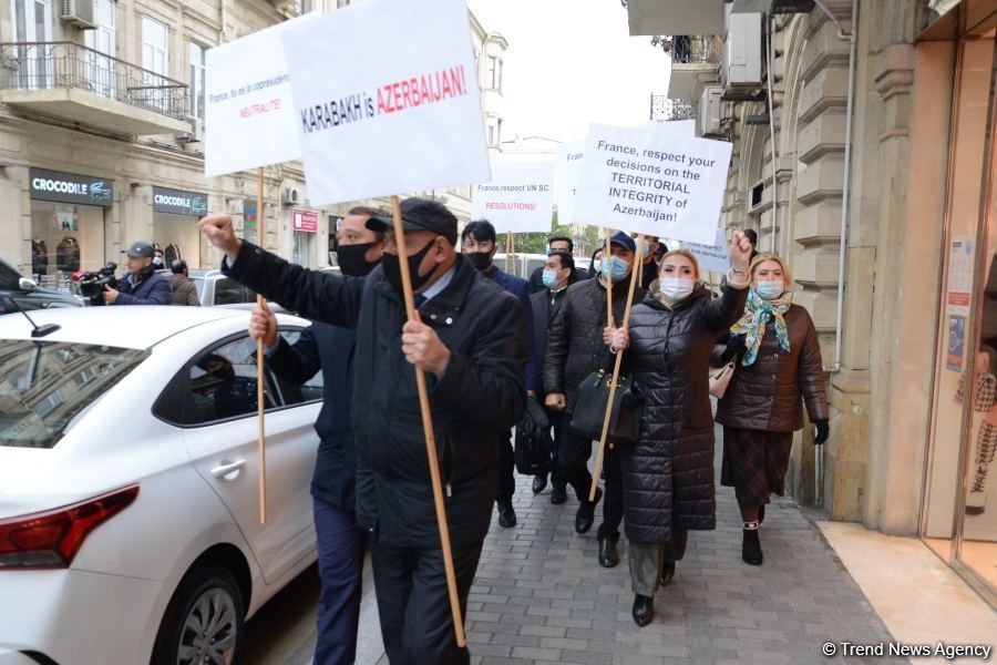 В Баку перед посольством Франции прошла акция протеста (ФОТО)