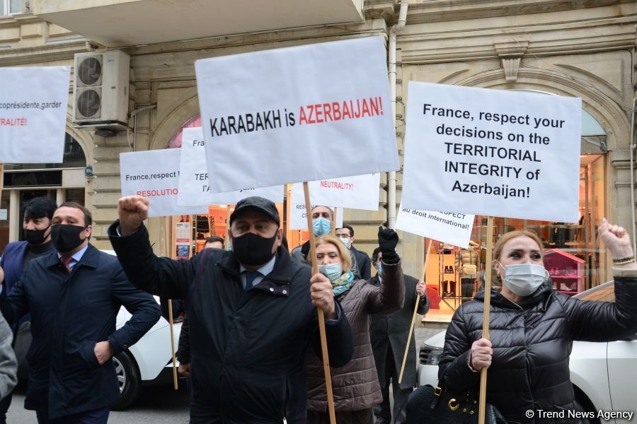 В Баку перед посольством Франции прошла акция протеста (ФОТО)