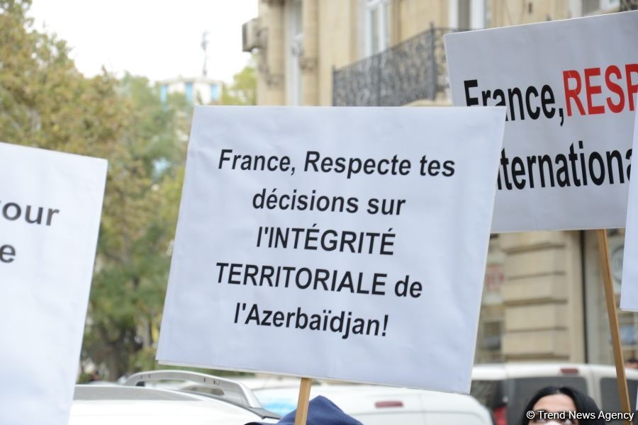 В Баку перед посольством Франции прошла акция протеста (ФОТО)