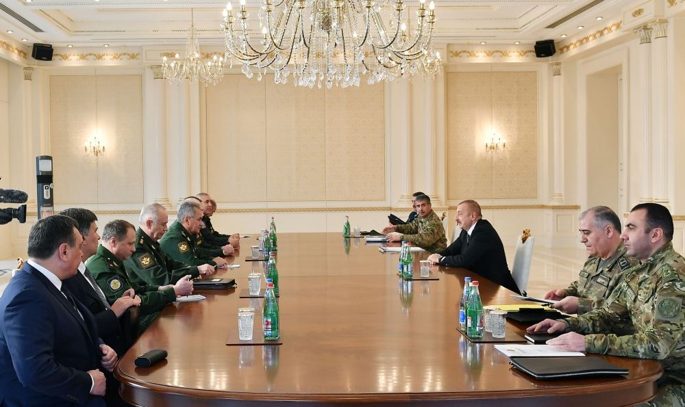 Президент Азербайджана Ильхам Алиев принял делегацию во главе с министром обороны России (ФОТО) (версия 2)