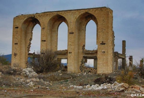 Я был шокирован, увидев город-призрак - всемирно известный фотограф показал разрушенный армянскими вандалами Агдам (ФОТО)