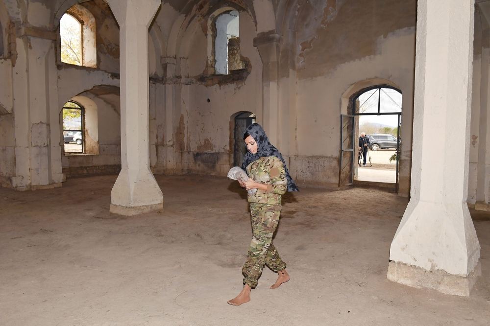 Президент Азербайджана Ильхам Алиев и Первая леди Мехрибан Алиева побывали в освобожденном от оккупации городе Агдам (ФОТО/ВИДЕО)