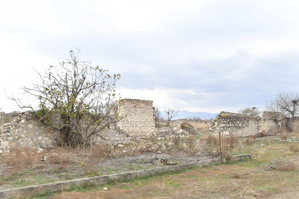 Президент Азербайджана Ильхам Алиев и Первая леди Мехрибан Алиева побывали в освобожденном от оккупации городе Агдам (ФОТО/ВИДЕО)