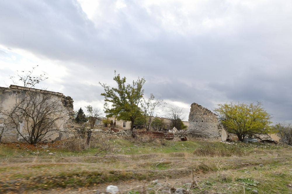 Президент Азербайджана Ильхам Алиев и Первая леди Мехрибан Алиева побывали в освобожденном от оккупации городе Агдам (ФОТО/ВИДЕО)