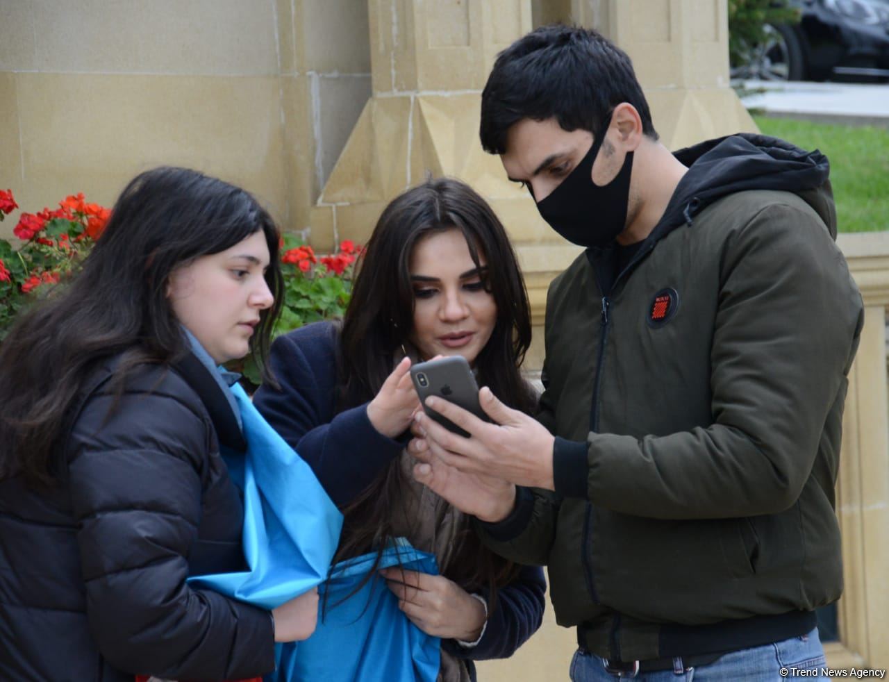 Жители Кельбаджарского района посетили Аллею шехидов (ФОТО)