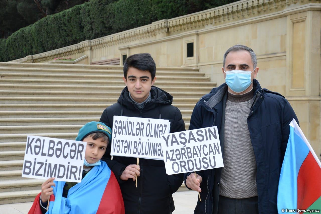 Жители Кельбаджарского района посетили Аллею шехидов (ФОТО)