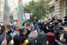 Участники акции протеста озвучили заявление перед посольством Франции в Баку (ФОТО/ВИДЕО)