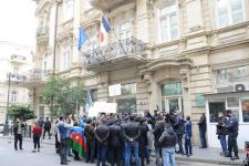 Участники акции протеста озвучили заявление перед посольством Франции в Баку (ФОТО/ВИДЕО)