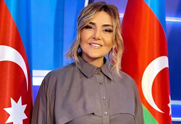 Зульфие Ханбабаевой прислали из Шуши флаг Азербайджана – звучит песня "Şuşanın dağları" (ВИДЕО)