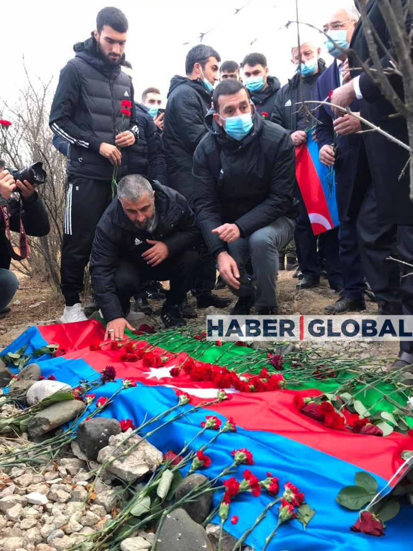 Футболисты "Карабаха" совершили намаз в Агдамской мечети, прозвучал мугам "Карабах шикестеси" (ВИДЕО, ФОТО)