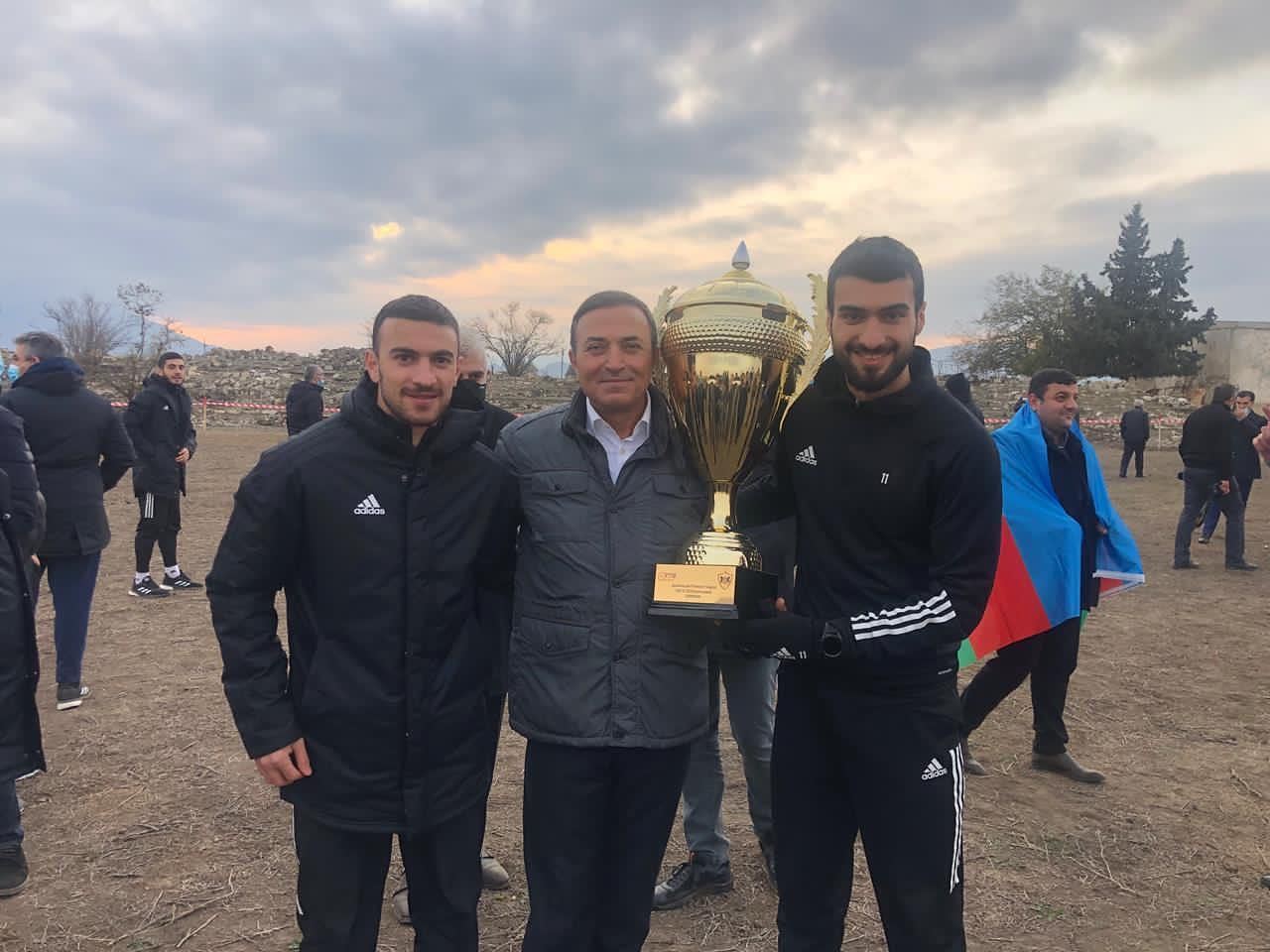 Футболисты "Карабаха" совершили намаз в Агдамской мечети, прозвучал мугам "Карабах шикестеси" (ВИДЕО, ФОТО)