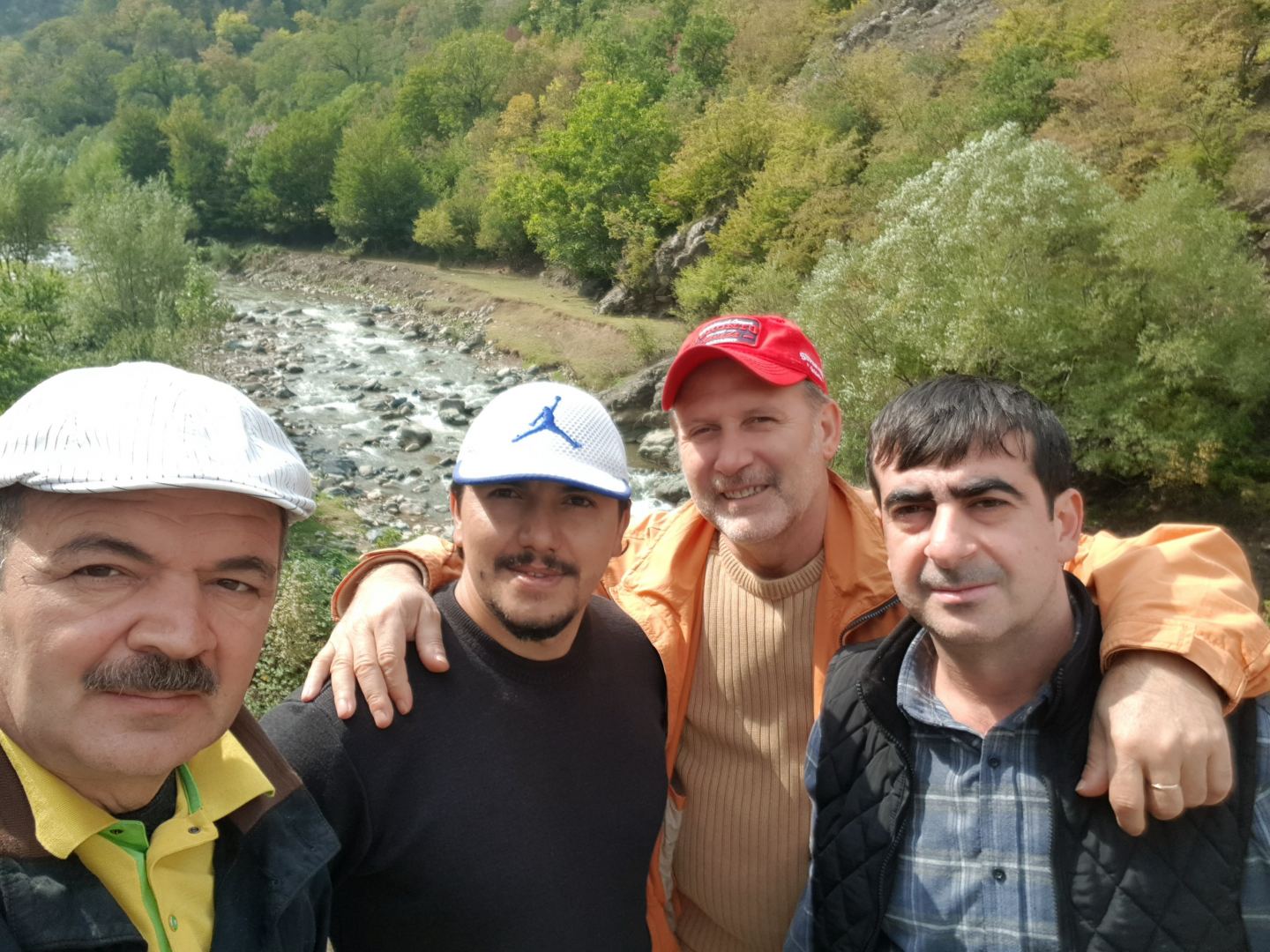 Неизлечимо больной человек нашел спасение в горах Товуза (ФОТО)