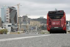 На ряде улиц и проспектов Баку создаются спецполосы для автобусов (ФОТО)