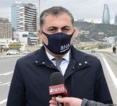 На ряде улиц и проспектов Баку создаются спецполосы для автобусов (ФОТО)