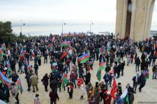 Лачинцы посетили Аллею шехидов в Баку (ФОТО)