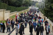 Лачинцы посетили Аллею шехидов в Баку (ФОТО)