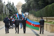 Лачинцы посетили Аллею шехидов в Баку (ФОТО)