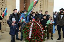 Лачинцы посетили Аллею шехидов в Баку (ФОТО)
