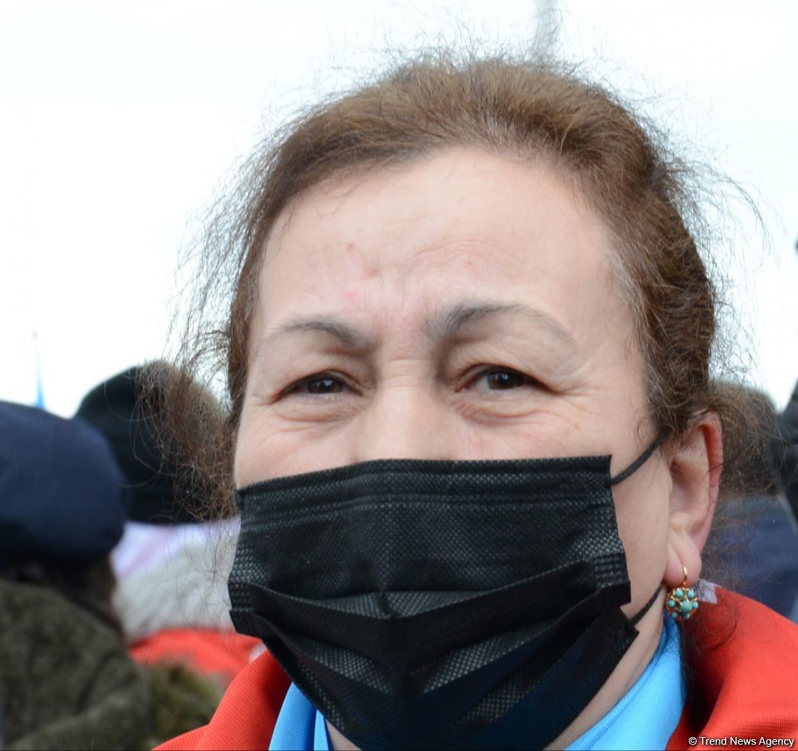 Лачинцы посетили Аллею шехидов в Баку (ФОТО)