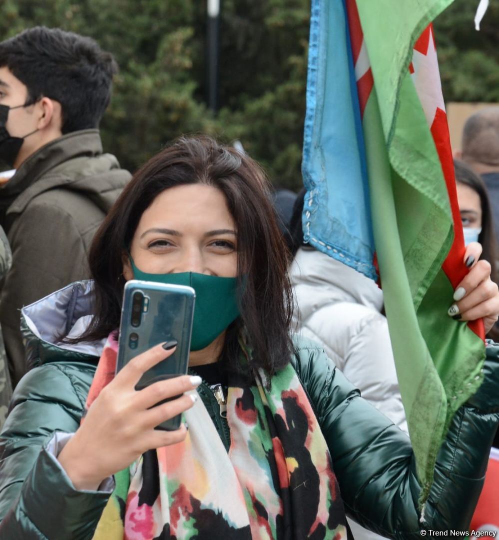 Лачинцы посетили Аллею шехидов в Баку (ФОТО)