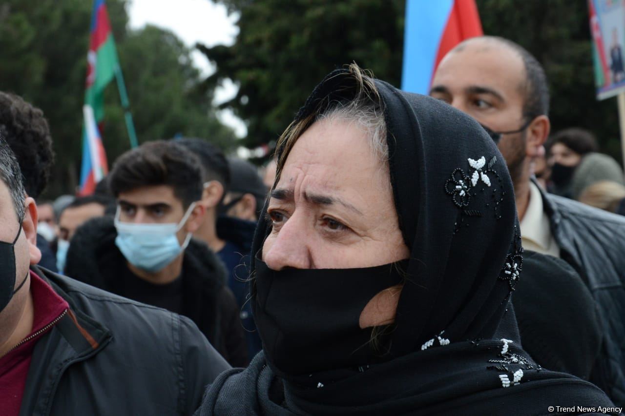 Лачинцы посетили Аллею шехидов в Баку (ФОТО)