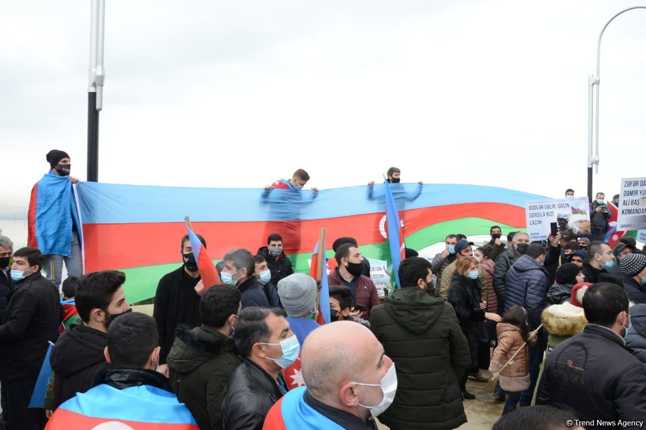 Лачинцы посетили Аллею шехидов в Баку (ФОТО)