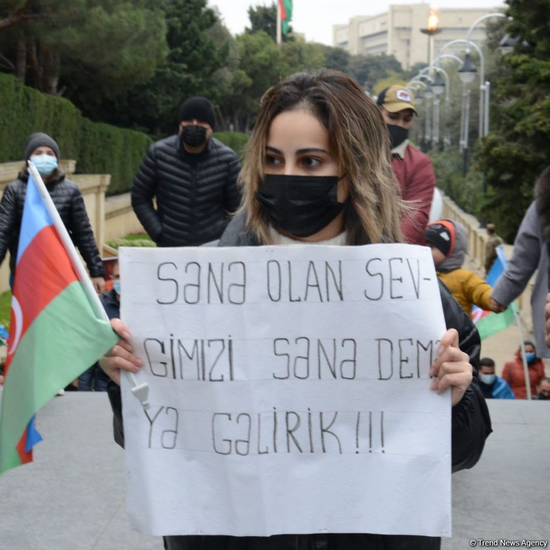 Лачинцы посетили Аллею шехидов в Баку (ФОТО)