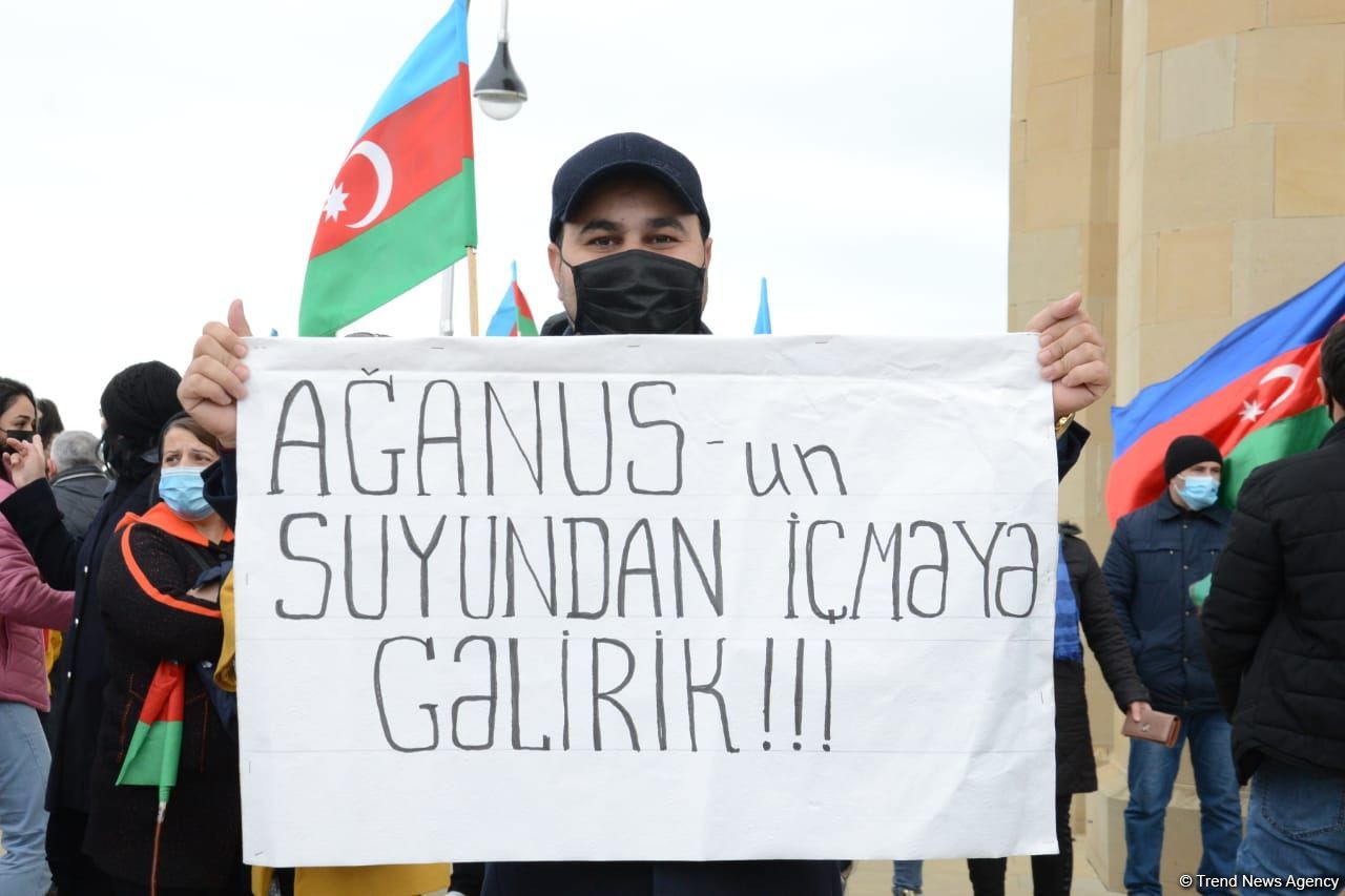 Лачинцы посетили Аллею шехидов в Баку (ФОТО)