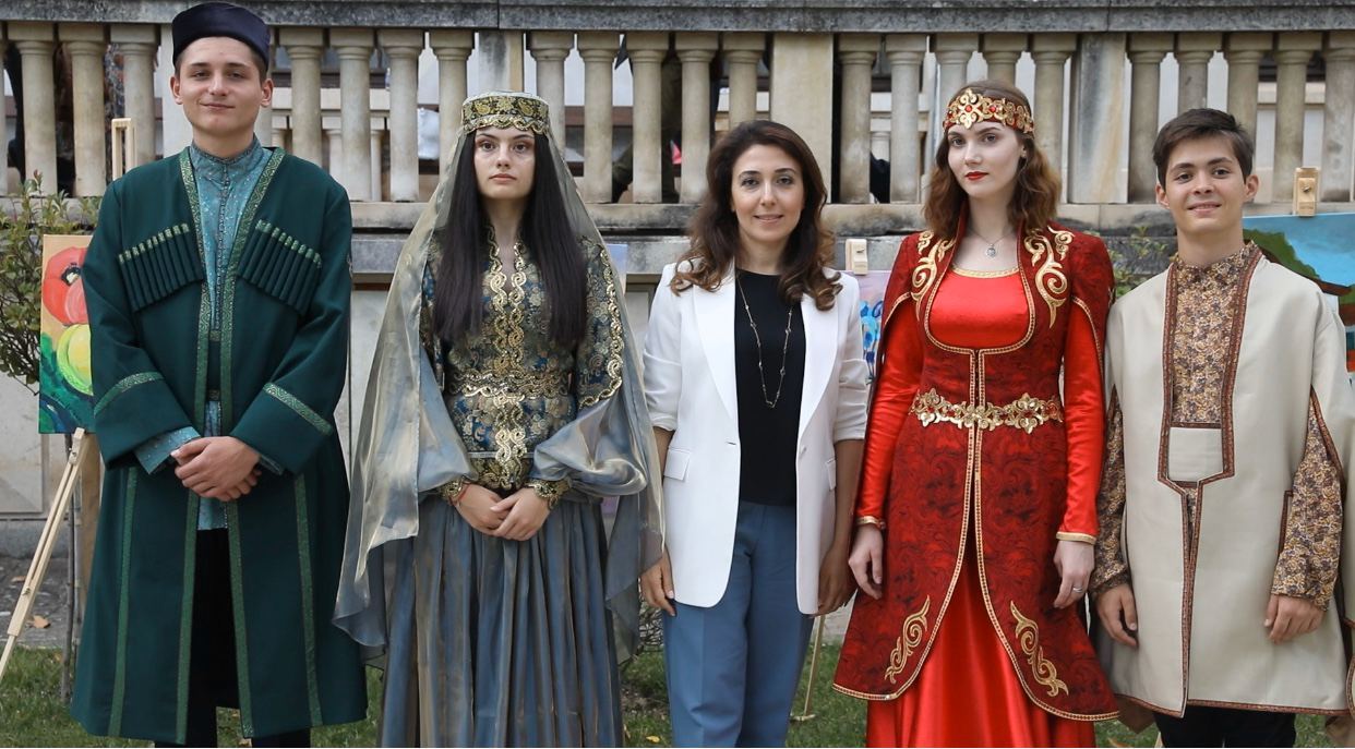 В резиденции болгарских монархов  представлена коллекция Гюльнары Халиловой "Карабах" (ВИДЕО, ФОТО)