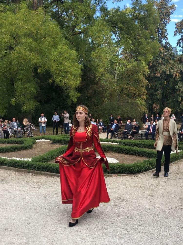 В резиденции болгарских монархов  представлена коллекция Гюльнары Халиловой "Карабах" (ВИДЕО, ФОТО)