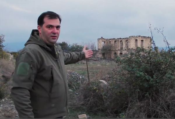 Эмин Мусеви нашел разрушенный отчий дом в селе Сеидли Агдамского района  (ВИДЕО)