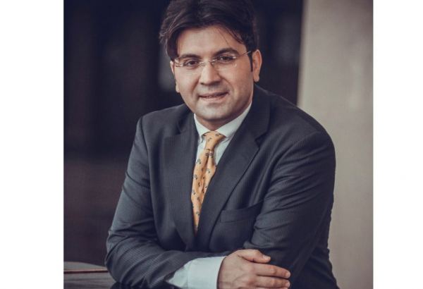 Заслуженный артист Азербайджана подписал контракт с известным  голландским агентством